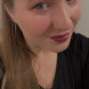 Laura J.